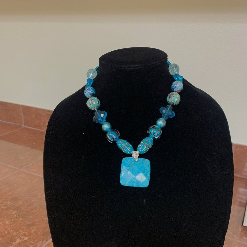 JEWELRY -10" beaded chunky  necklace turquoise, round beads, silver, rhinestones